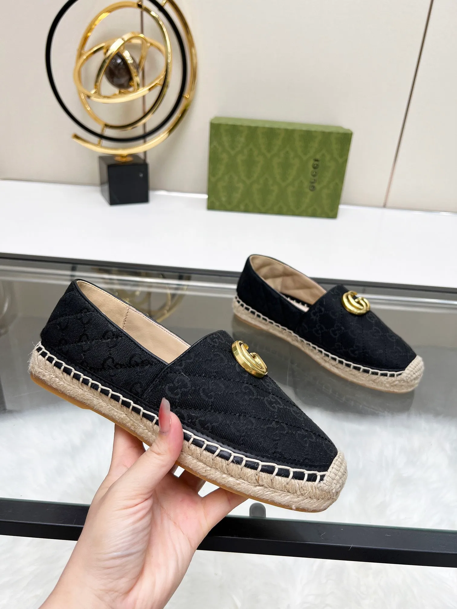 👟👟Ex-factory price 380👟👟 2024 new color early spring Gucci 🗽🗽Gucci classic logo logo canvas fisherman shoes, espadrilles made of double G imported fabric. The color of the brand's double G letter cross-woven pattern will be reinterpreted every season, and the charm of the collection elements will be interpreted through more fresh and eye-catching materials and designs. •Pink, dozens of colors, choose as you like, choose as you like •Women’s style •Number of sizes 35-42